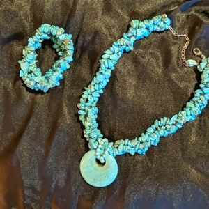Turqouise necklace and bracelet set.